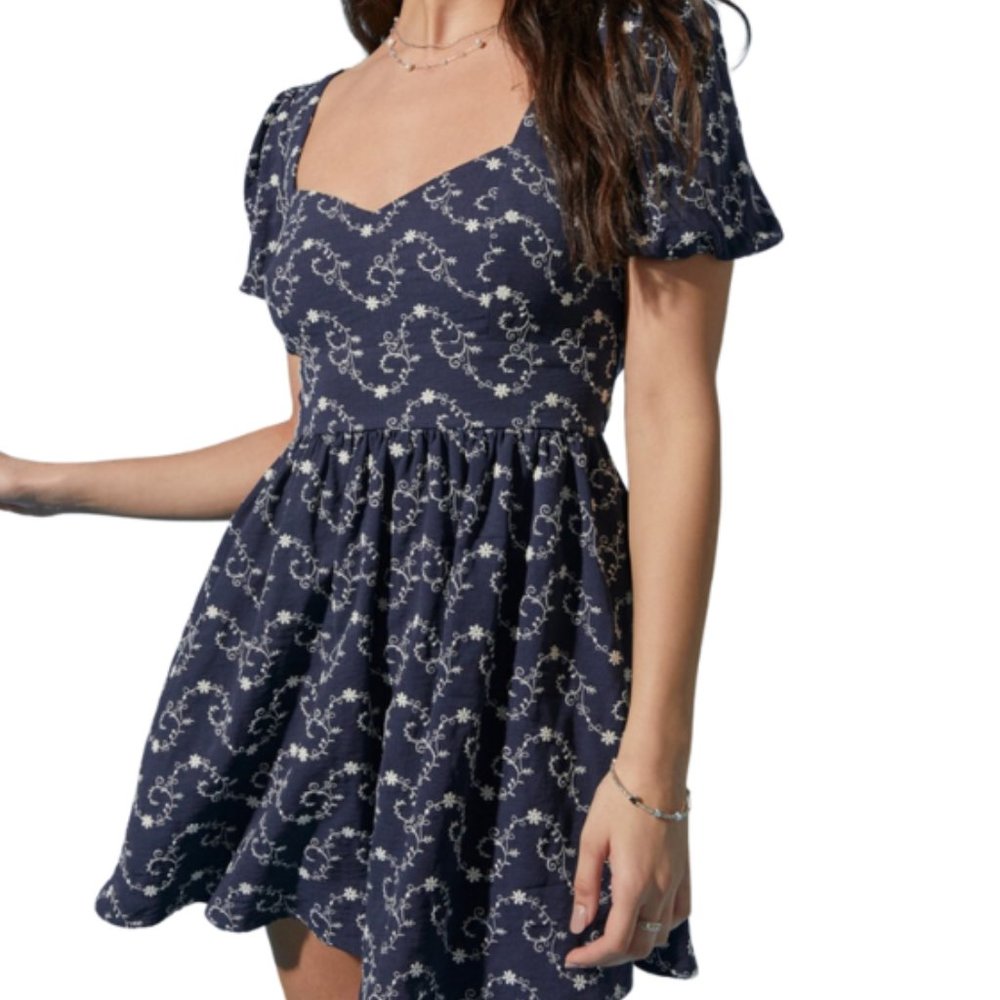 NWT Francesca's Embroidered Floral Dress • Navy and White • Size Small